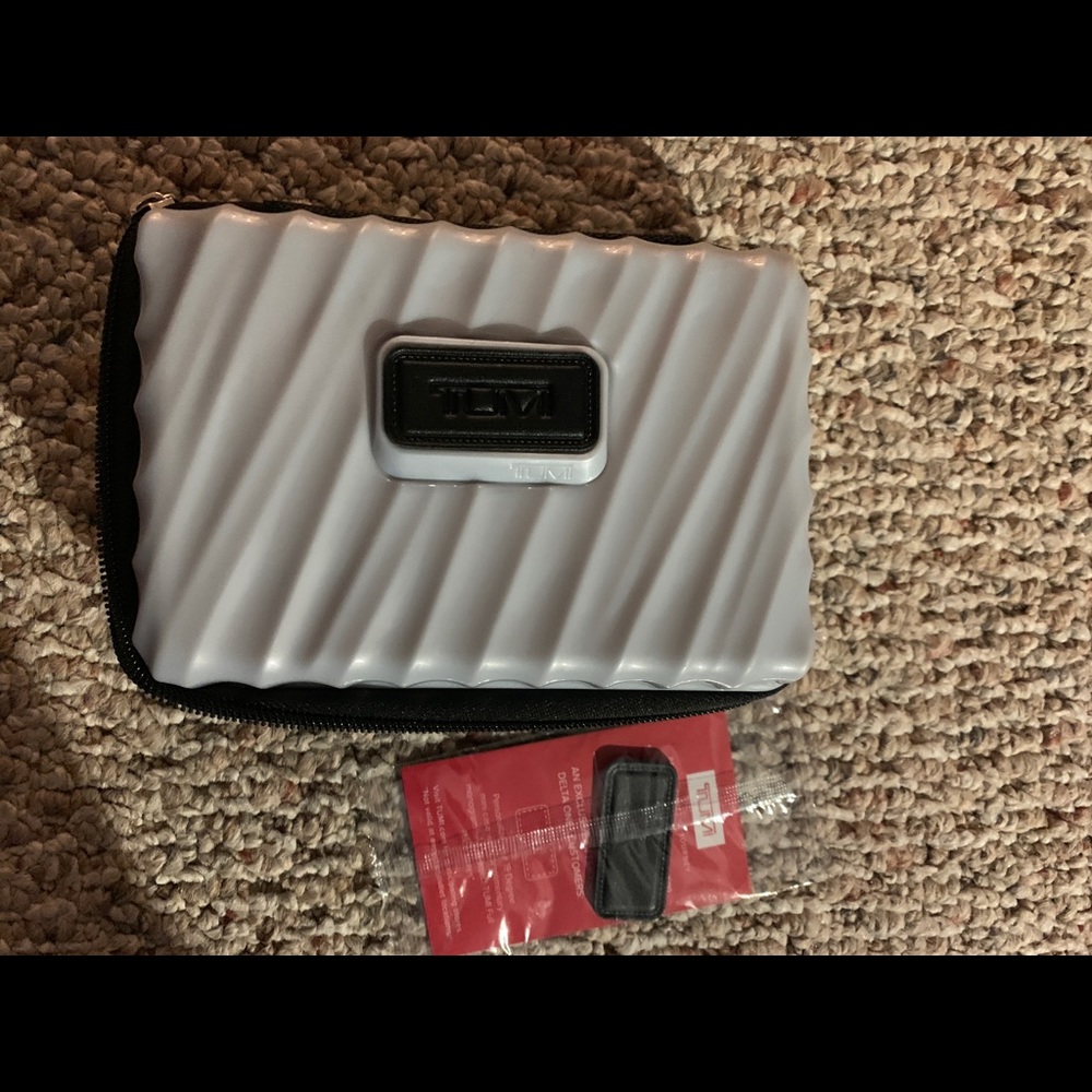 Tumi 7” hard shell amenity kit